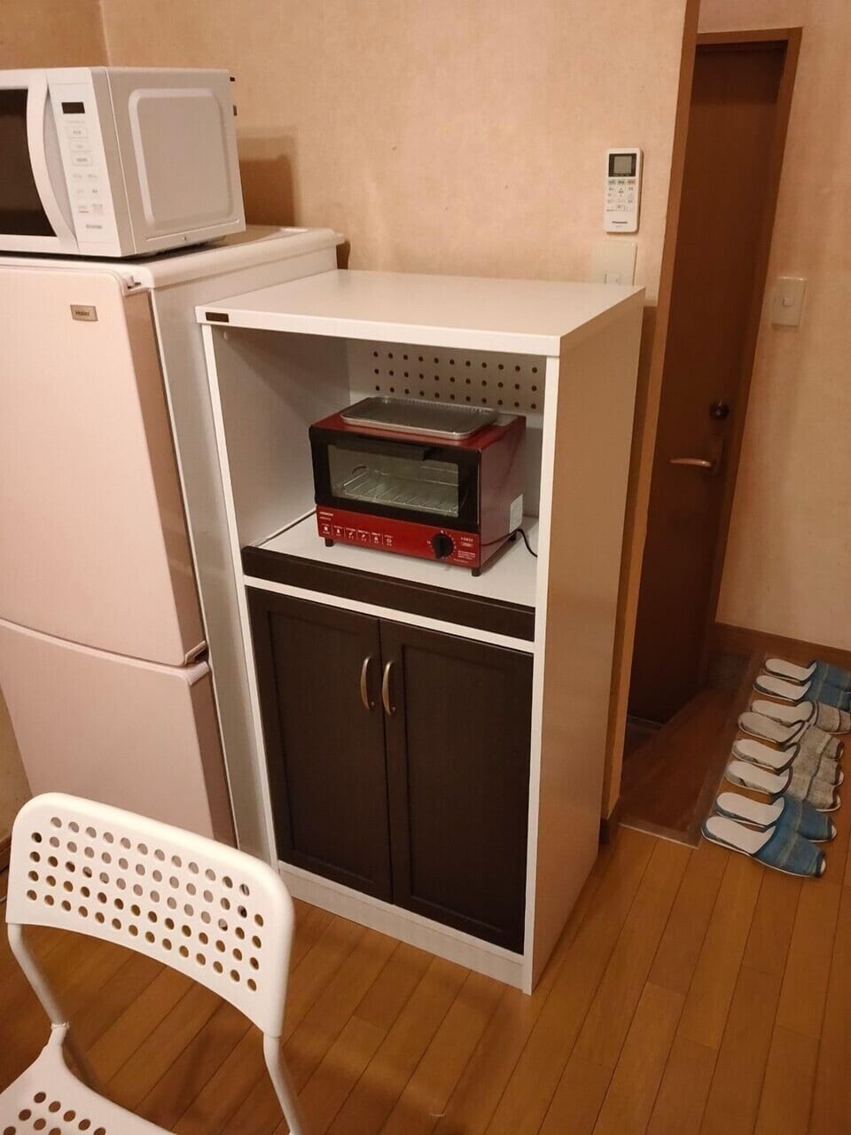 House | 2 bedrooms, blackout drapes, iron/ironing board (on request)