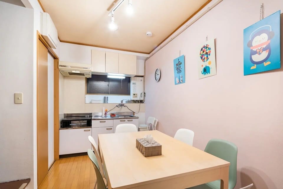 House | 2 bedrooms, blackout drapes, iron/ironing board (on request)