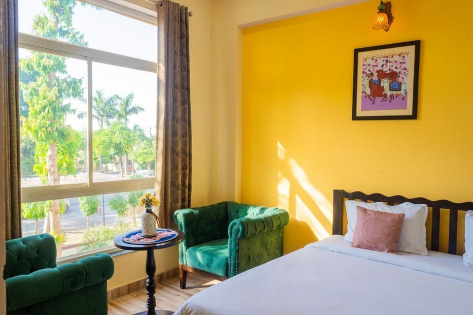 Premium Room | In-room safe, iron/ironing board, WiFi (free), bed sheets