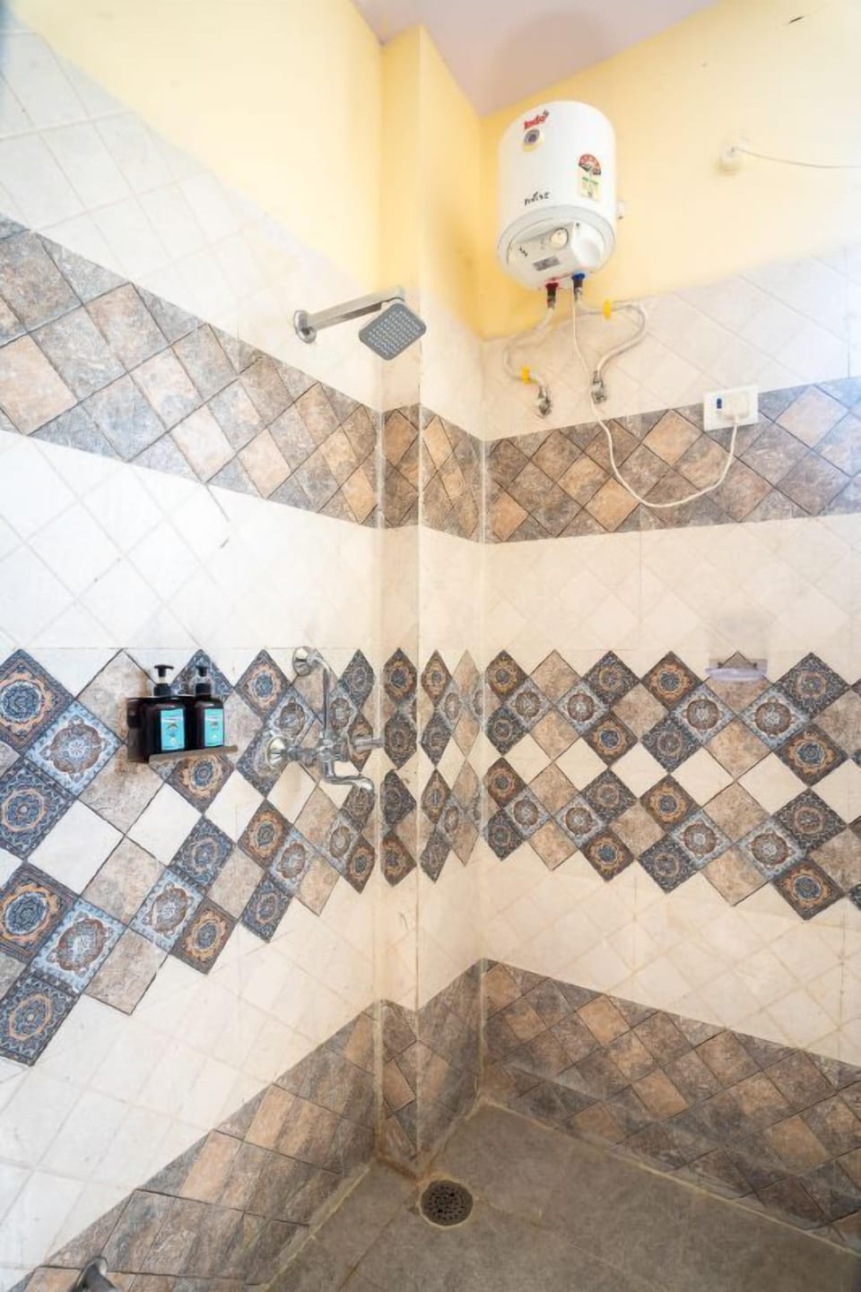 Premium Room | Bathroom | Slippers, towels