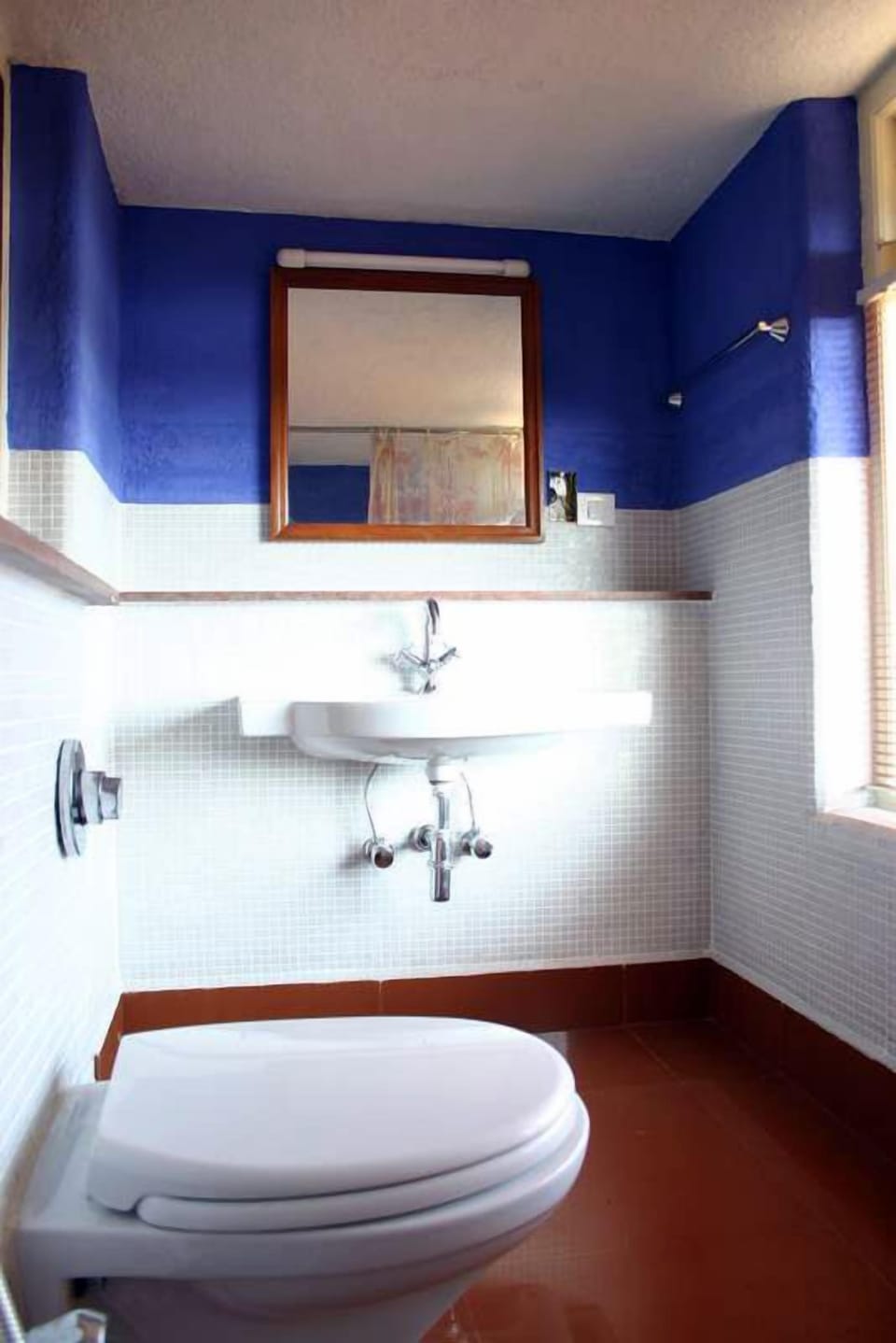 Sea View | Bathroom | Shower, free toiletries, slippers, towels