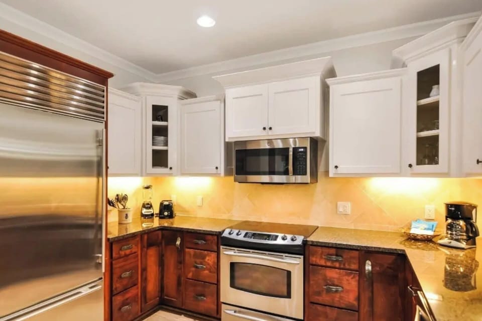 Kitchen w/ sub-zero fridge