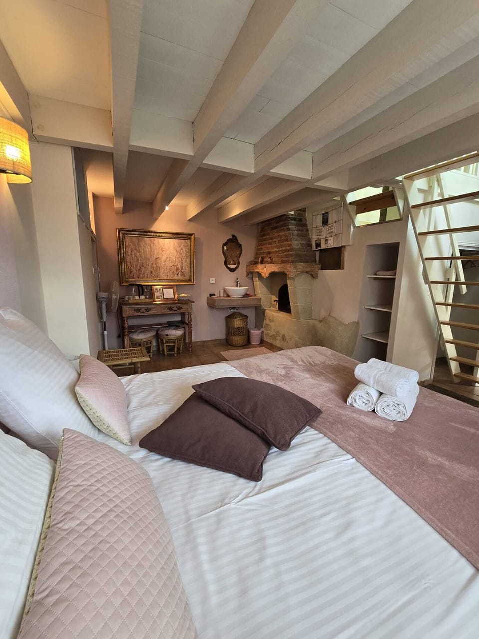 Chambre "Le Fournil" | In-room safe, blackout drapes, iron/ironing board (on request)