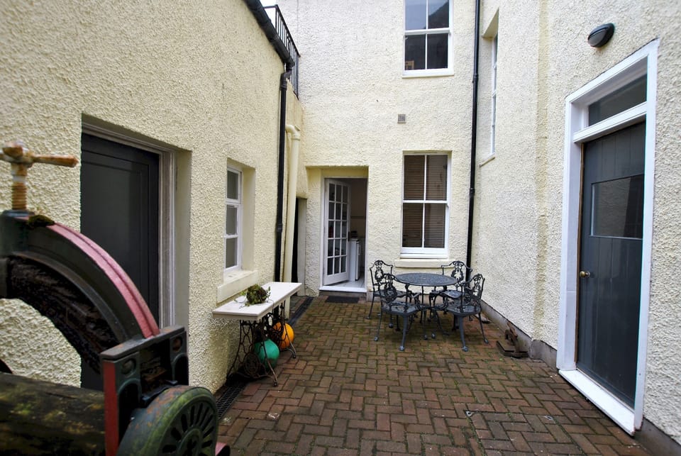 The quiet courtyard provides some outdoor dining space