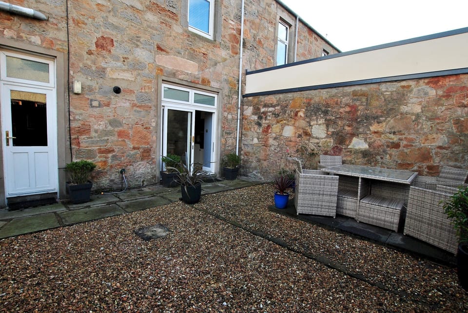 Garden space to play and relax