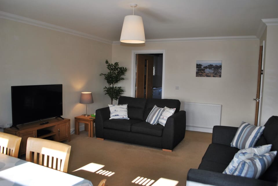 Relax in front of the 49-inch 4K smart TV with Freeview and Netflix and a PlayStation 3 console, a selection of games and DVDs