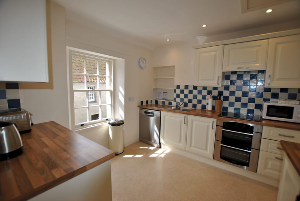 The fitted kitchen is well-equipped