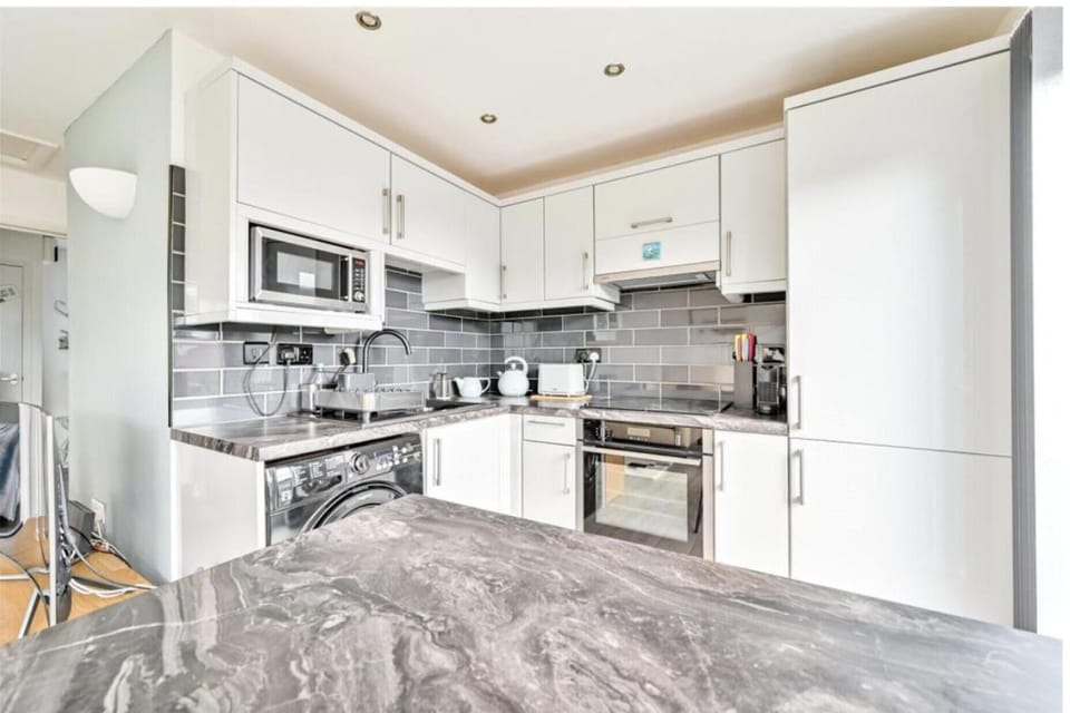 Apartment | Private kitchen | Fridge, microwave, oven, stovetop