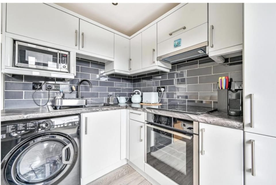 Apartment | Private kitchen | Fridge, microwave, oven, stovetop