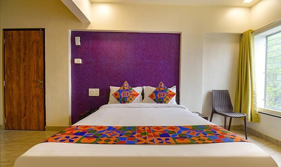 Deluxe Room | Egyptian cotton sheets, premium bedding, in-room safe, desk