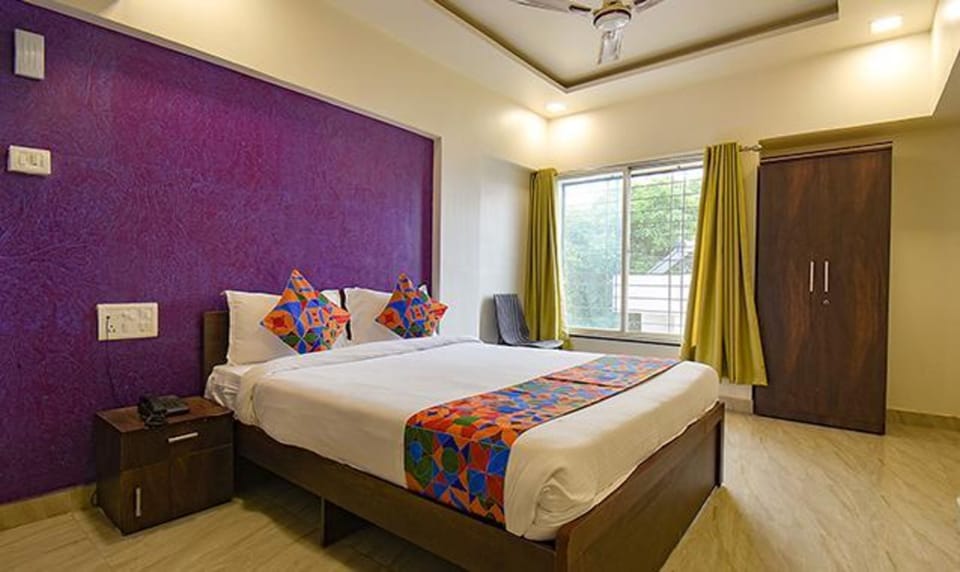 Deluxe Room | Egyptian cotton sheets, premium bedding, in-room safe, desk