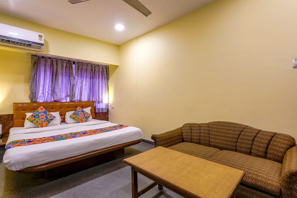 Luxury Suite | Egyptian cotton sheets, premium bedding, in-room safe, desk