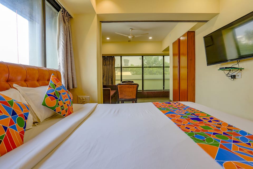 Egyptian cotton sheets, premium bedding, in-room safe, desk
