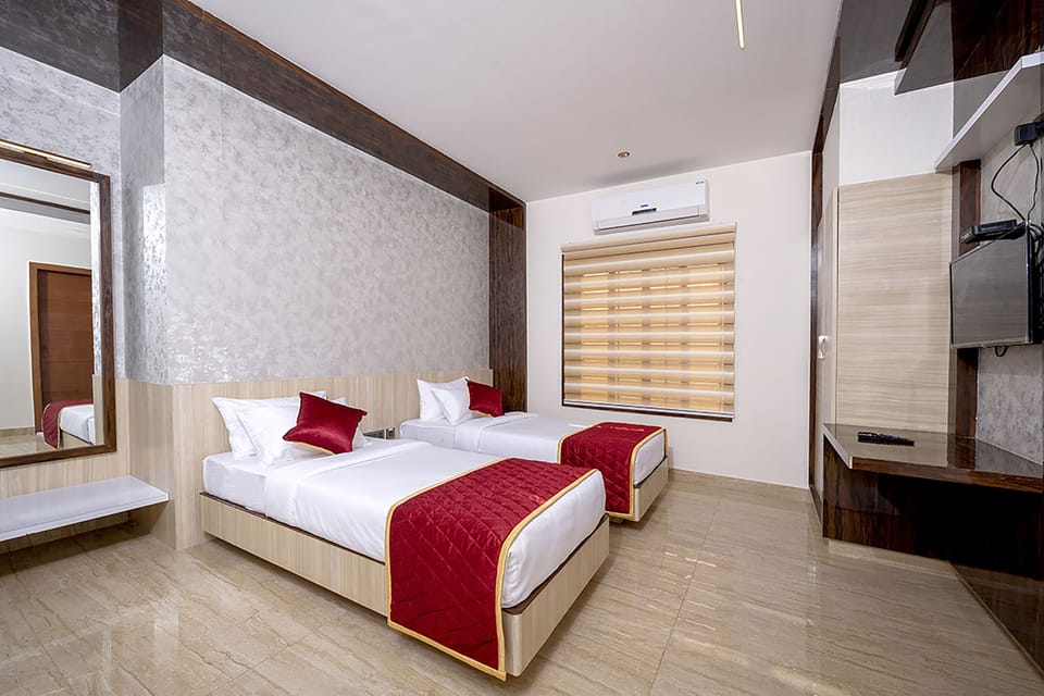 Egyptian cotton sheets, premium bedding, in-room safe, desk