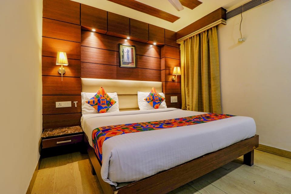 Egyptian cotton sheets, premium bedding, in-room safe, desk