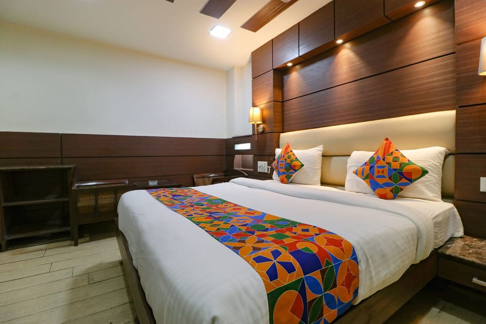 Egyptian cotton sheets, premium bedding, in-room safe, desk