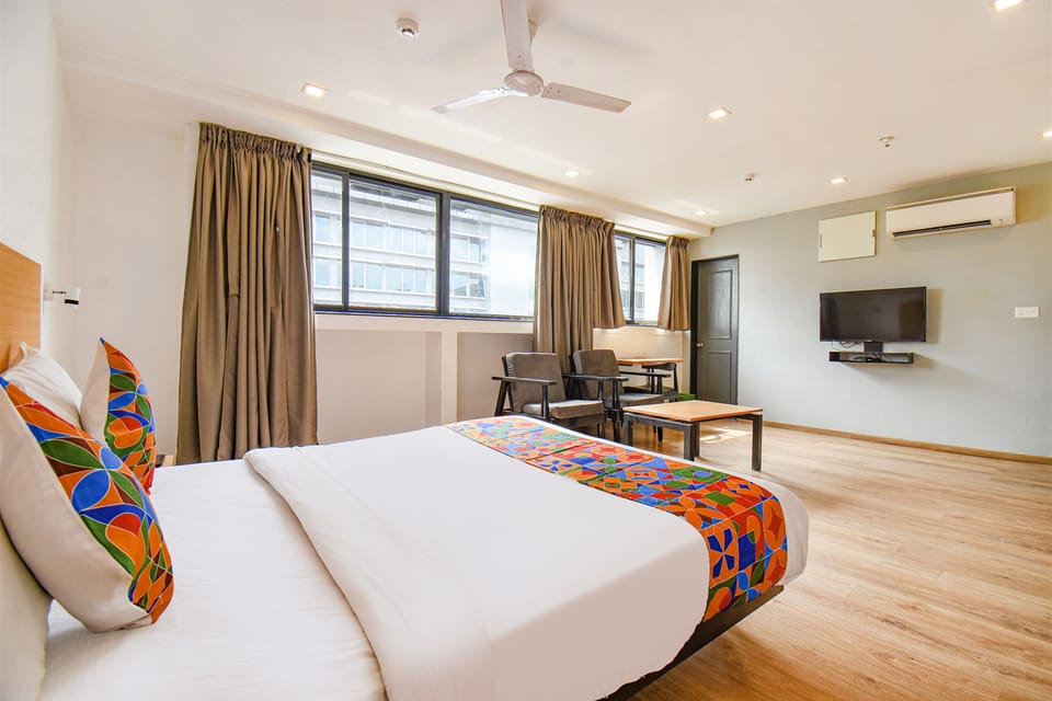 Egyptian cotton sheets, premium bedding, in-room safe, desk