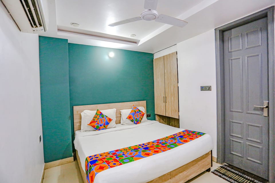 Egyptian cotton sheets, premium bedding, desk, free WiFi