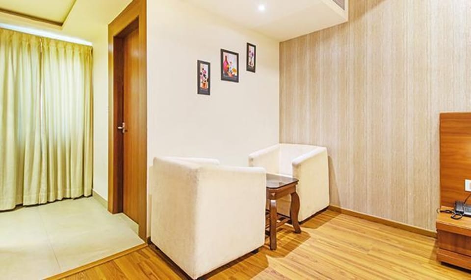 Egyptian cotton sheets, premium bedding, desk, free WiFi