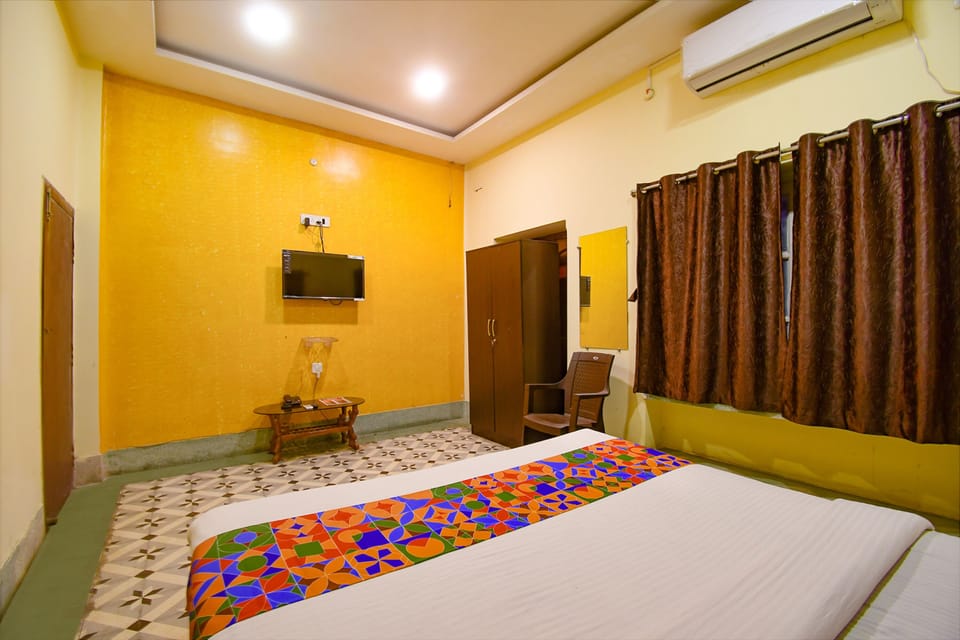 Egyptian cotton sheets, premium bedding, desk, free WiFi