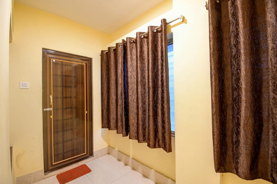 Egyptian cotton sheets, premium bedding, desk, free WiFi