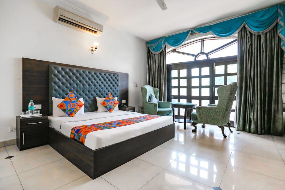 Egyptian cotton sheets, premium bedding, desk, free WiFi