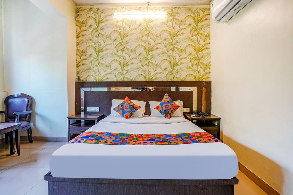 Egyptian cotton sheets, premium bedding, in-room safe, desk