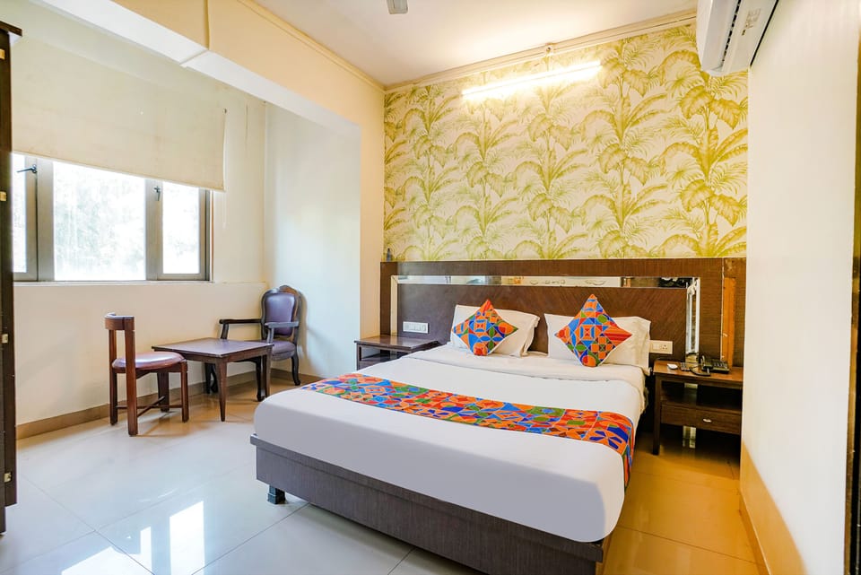 Egyptian cotton sheets, premium bedding, in-room safe, desk