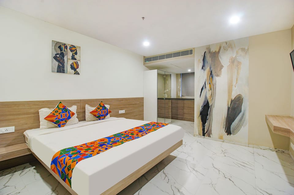 Executive Room | Egyptian cotton sheets, premium bedding, in-room safe, desk