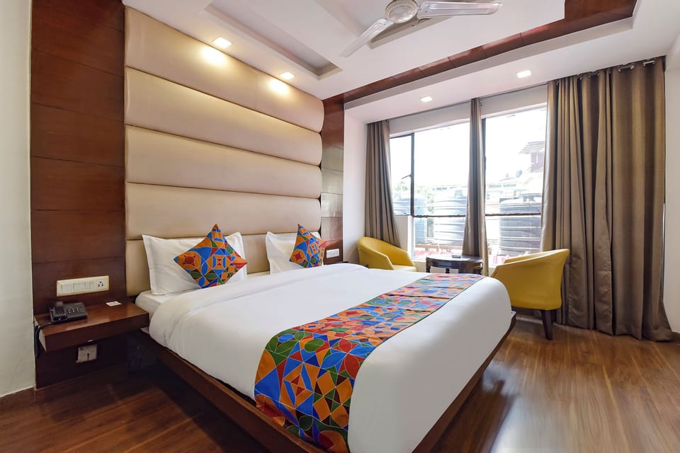 Egyptian cotton sheets, premium bedding, in-room safe, desk
