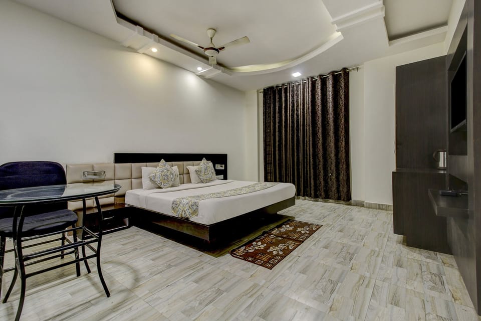 Luxury Room | Egyptian cotton sheets, premium bedding, in-room safe, WiFi (free)
