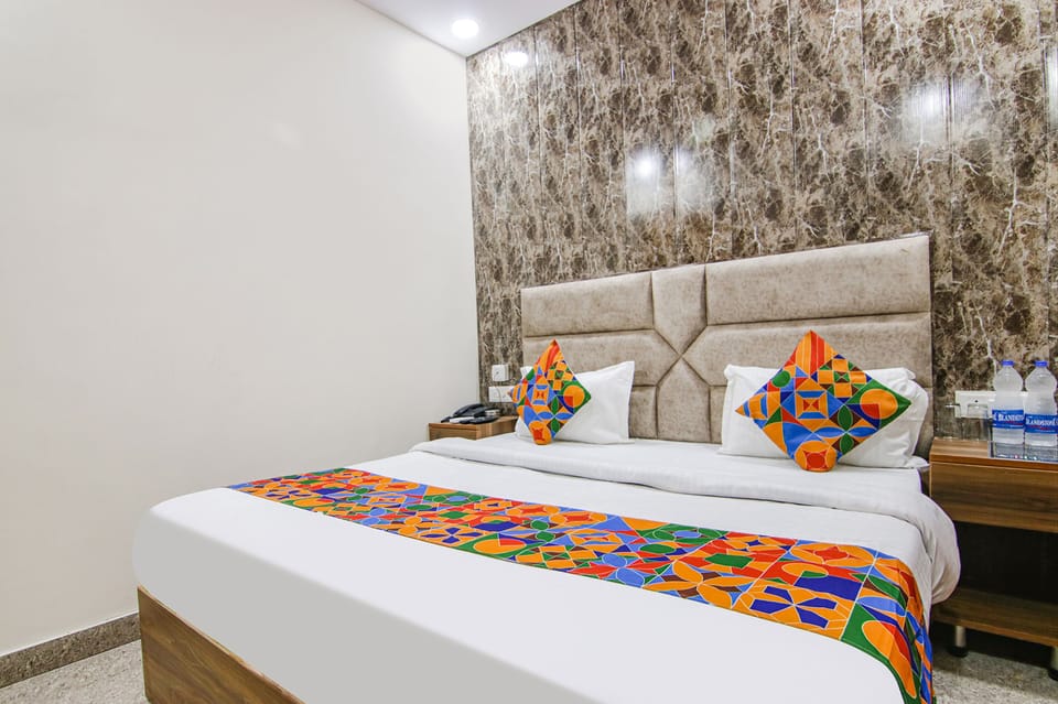 Deluxe Room | Egyptian cotton sheets, premium bedding, in-room safe, desk