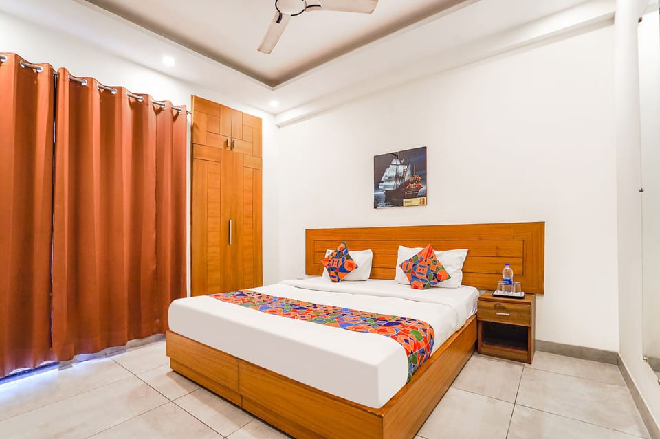 Premium Room | Egyptian cotton sheets, premium bedding, in-room safe, desk