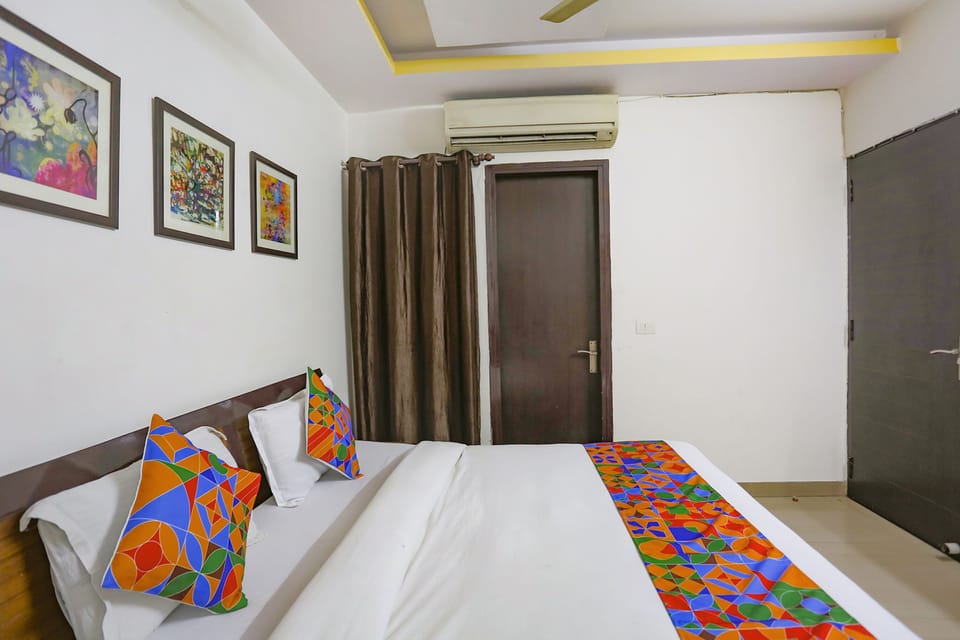 Egyptian cotton sheets, premium bedding, in-room safe, desk