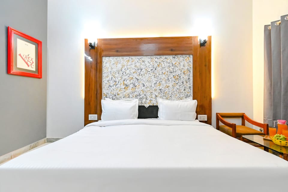 Deluxe Room | Egyptian cotton sheets, premium bedding, in-room safe, desk