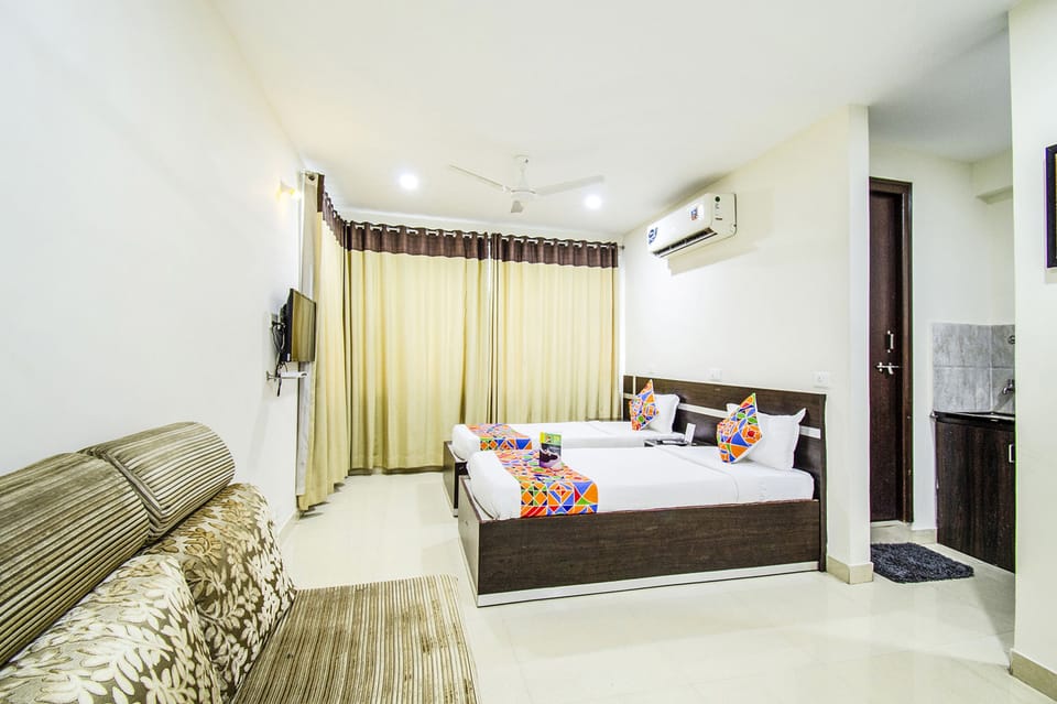 Premium Room | Egyptian cotton sheets, premium bedding, in-room safe, desk
