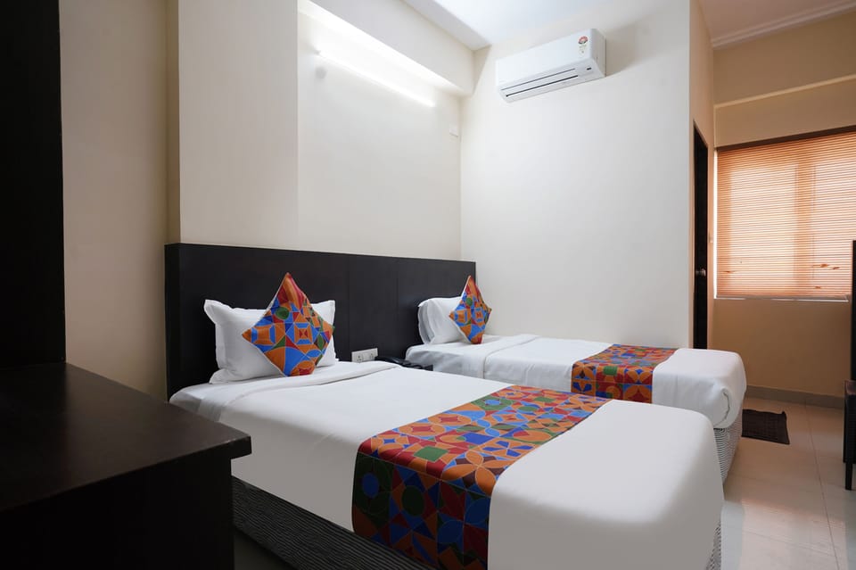 Egyptian cotton sheets, premium bedding, in-room safe, desk