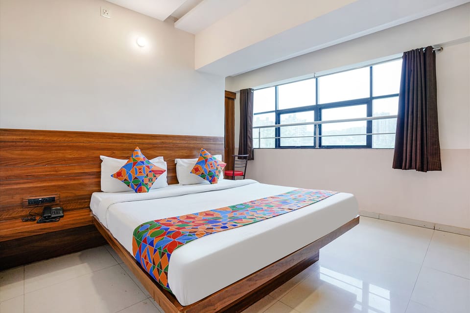 Deluxe Room | Egyptian cotton sheets, premium bedding, in-room safe, desk