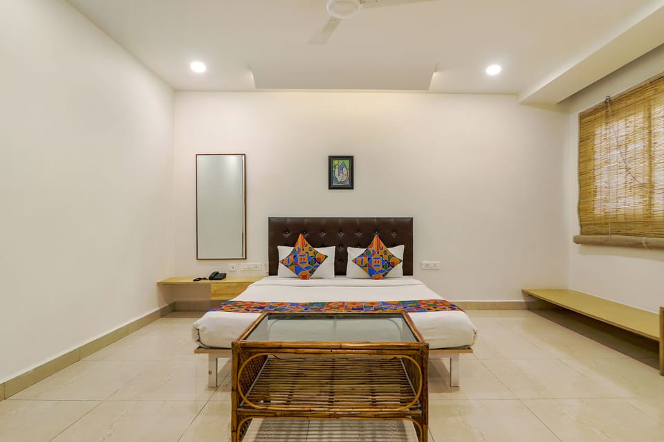 Premium Room | Egyptian cotton sheets, premium bedding, in-room safe, desk