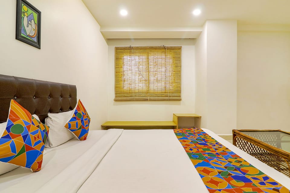 Egyptian cotton sheets, premium bedding, in-room safe, desk