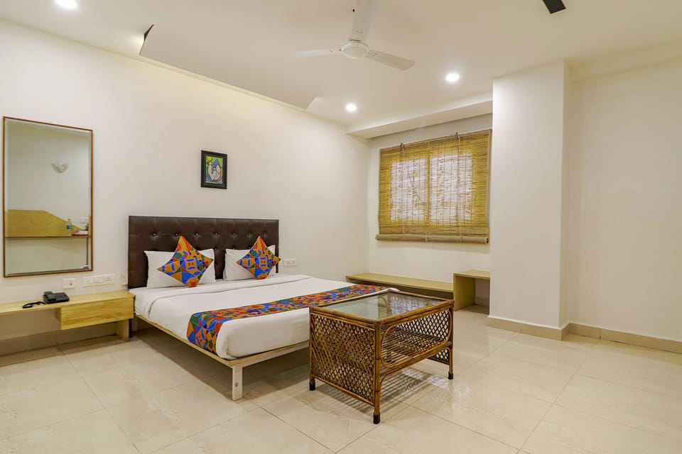 Premium Room | Egyptian cotton sheets, premium bedding, in-room safe, desk