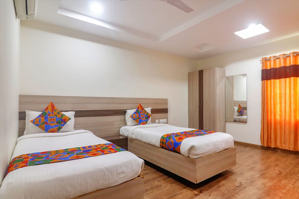 Egyptian cotton sheets, premium bedding, in-room safe, desk
