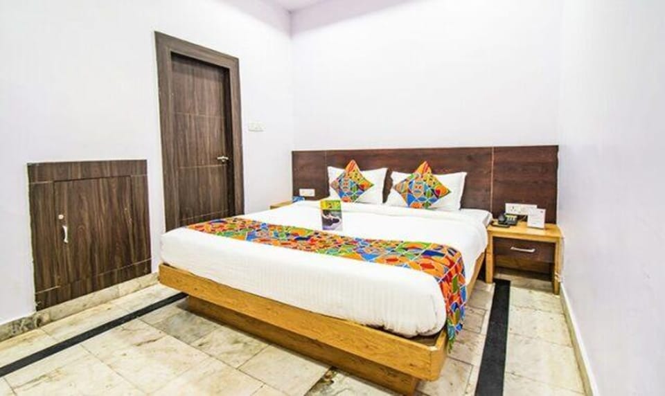Deluxe Room | Egyptian cotton sheets, premium bedding, desk, WiFi (free)