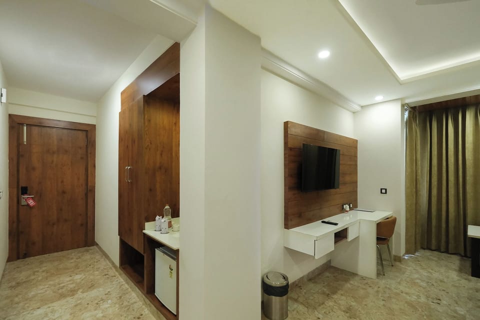 Premium Twin Room | Egyptian cotton sheets, premium bedding, desk, free WiFi