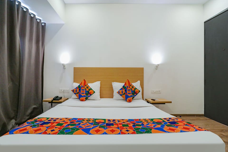 Egyptian cotton sheets, premium bedding, in-room safe, desk