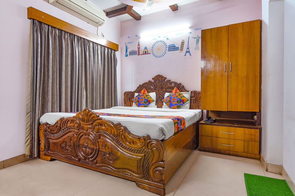 Egyptian cotton sheets, premium bedding, in-room safe, free WiFi