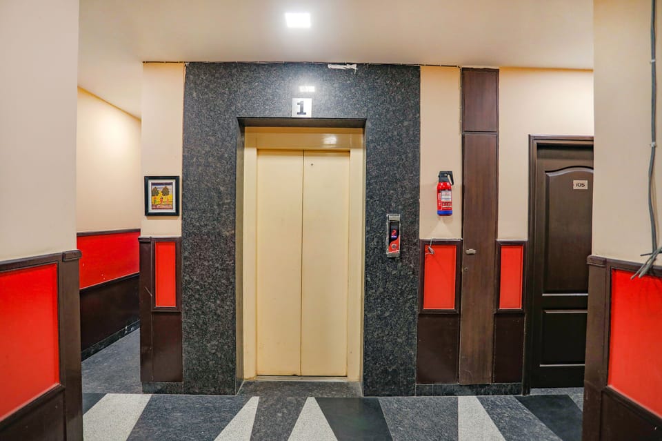 FabHotel Pine Tree Hotel in Noida