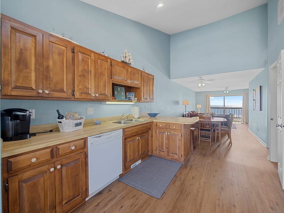 Kitchen Additional View