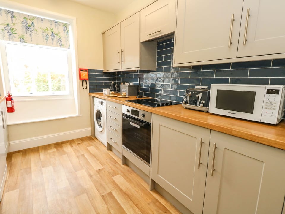 Fridge, dishwasher, electric kettle, toaster
