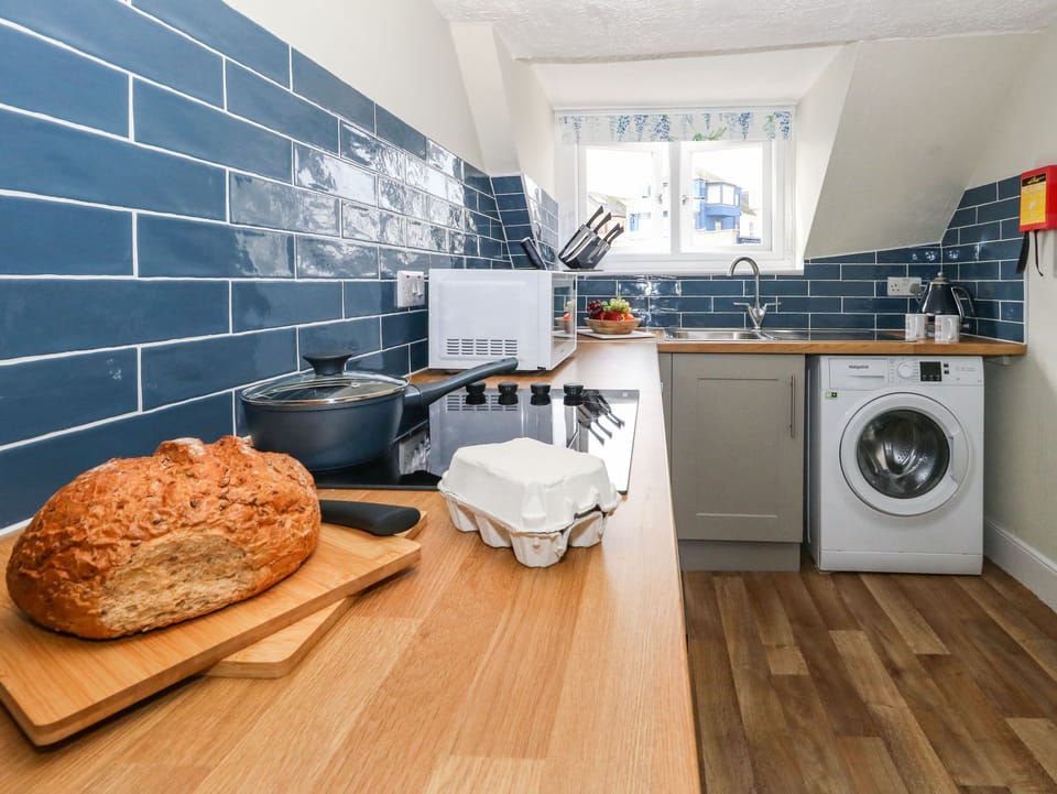 Fridge, dishwasher, electric kettle, toaster